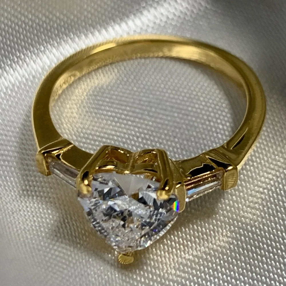 SWAROVSKI Zirconia Heart Ring
